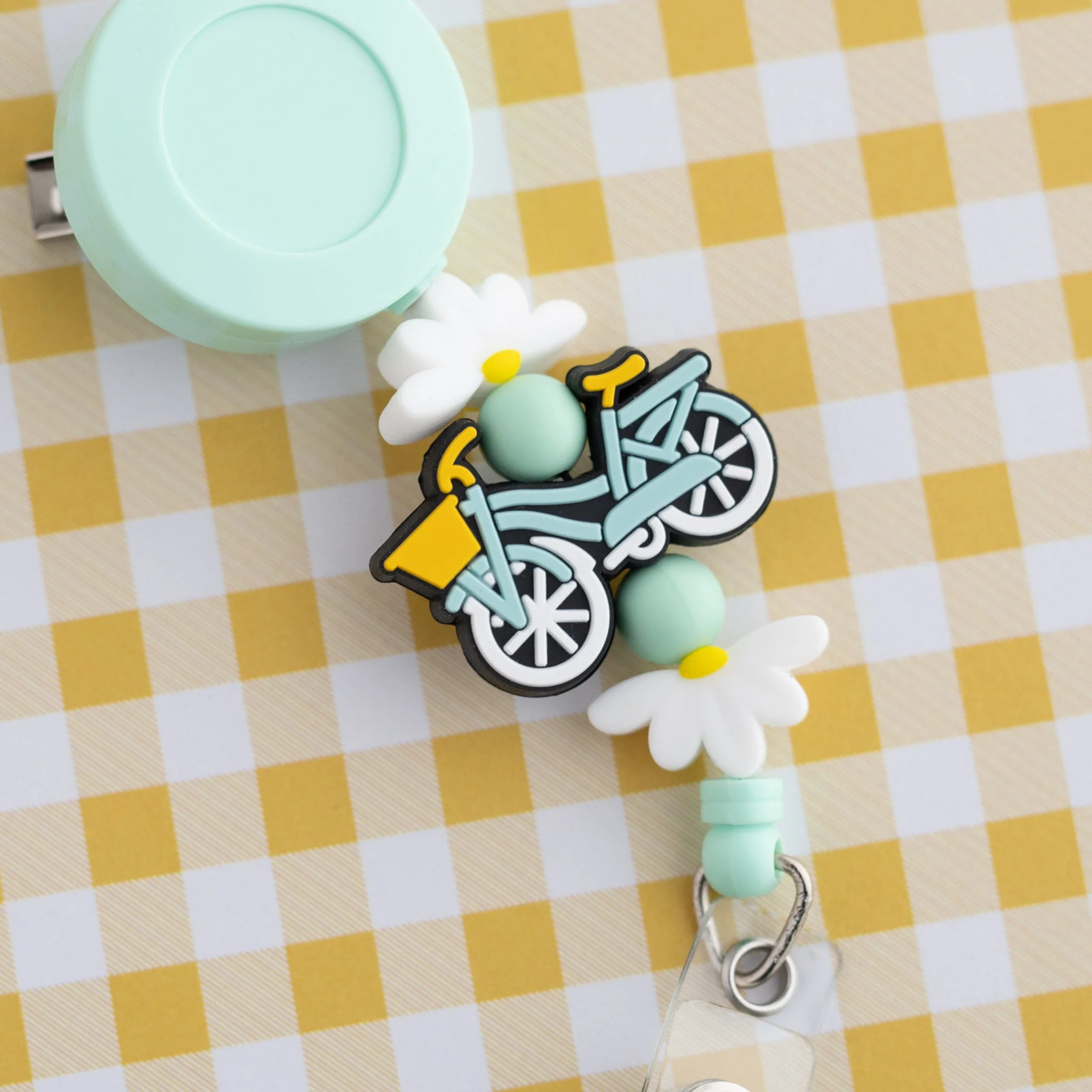 Spring Daisies Badge Reel